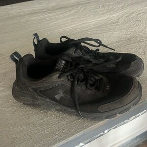 Black Under Armor Tennis